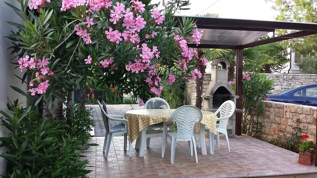 Apartments Lana Umag 0*,